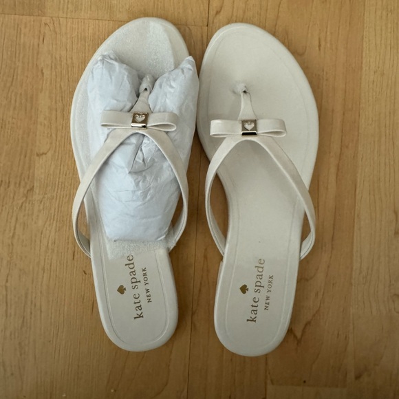 White/cream kate spade flip flops - Picture 1 of 4
